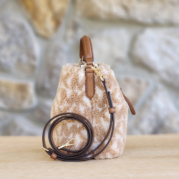 Michael Kors Suri Bucket Logo SM Bucket Crossbody - Picture 2 of 8